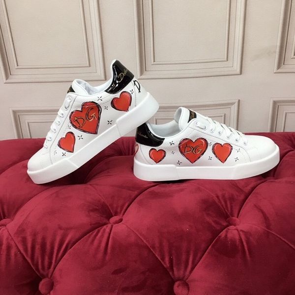 couple rivet love small white shoes fashion men's designer casual shoess for men and women genuine leather ladies sneakers, Black;red
couple rivet love small white shoes fashion men's designer casual shoess for men and women genuine leather ladies sneakers, Black;red