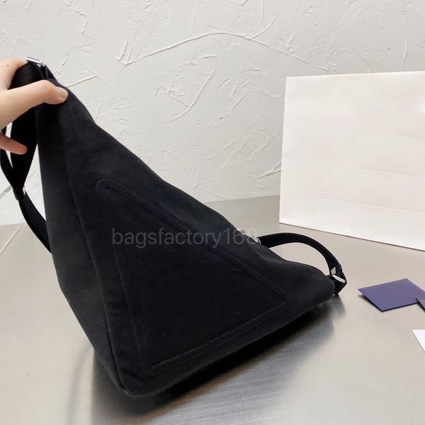 autumn and winter fashion advanced design triangle bag zipper crossbody bags adjustable shoulder strap multiple colors light casual single s
autumn and winter fashion advanced design triangle bag zipper crossbody bags adjustable shoulder strap multiple colors light casual single s