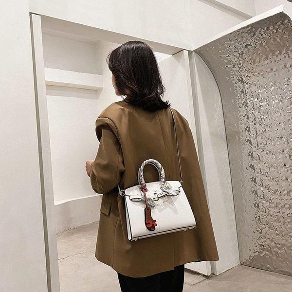evening bags 2021 messenger single shoulder handbags luxury high-quality versatile portable bag large capacity
evening bags 2021 messenger single shoulder handbags luxury high-quality versatile portable bag large capacity