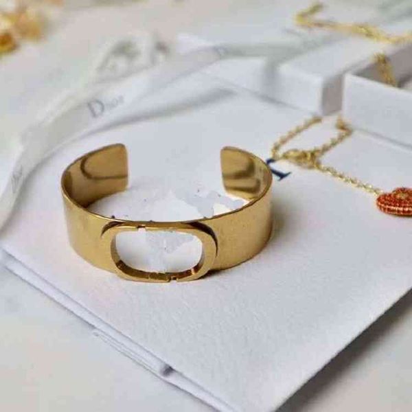 factory specials aa designer 2021 new fashion brass bracelet ring, elegant temperament, hollow out open bracelet 007y, Black
factory specials aa designer 2021 new fashion brass bracelet ring, elegant temperament, hollow out open bracelet 007y, Black