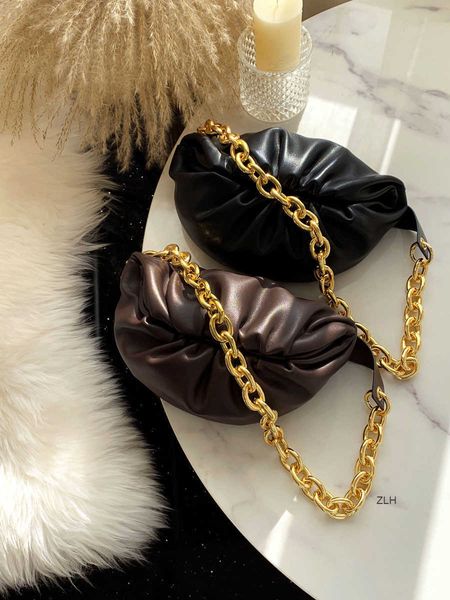 designer luxury bag design cloud crossbody waist single shoulder chest crossbar with thick cha women's leather handbag
designer luxury bag design cloud crossbody waist single shoulder chest crossbar with thick cha women's leather handbag