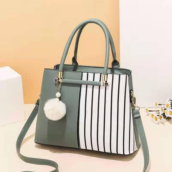 shoulder bags simple and versatile messenger bag women's autumn 2021 color matching fashion trendy casual pu handbag
shoulder bags simple and versatile messenger bag women's autumn 2021 color matching fashion trendy casual pu handbag