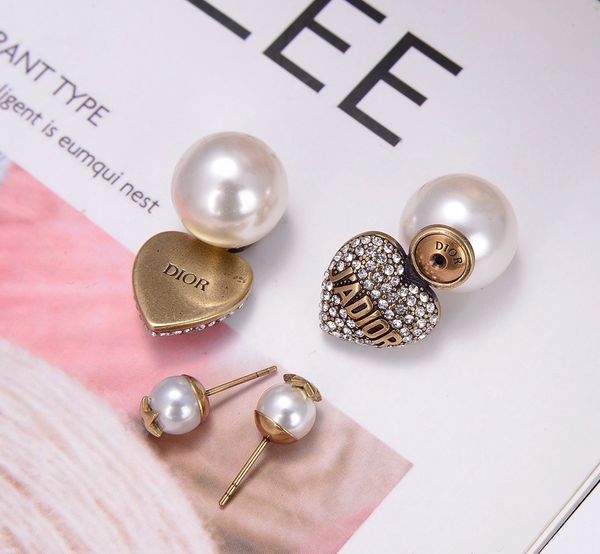 special offer 2021 luxury designer jewelry family's new two size pearl super flash diamond letter earrings, Silver
special offer 2021 luxury designer jewelry family's new two size pearl super flash diamond letter earrings, Silver