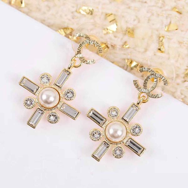 stud earring with white shell and diamond for women wedding jewelry gift have box ps4122, Golden
stud earring with white shell and diamond for women wedding jewelry gift have box ps4122, Golden