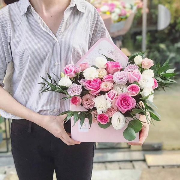 stripe flower bouquet paper packing box holder romantic envelope florist gift design shape wrap
stripe flower bouquet paper packing box holder romantic envelope florist gift design shape wrap