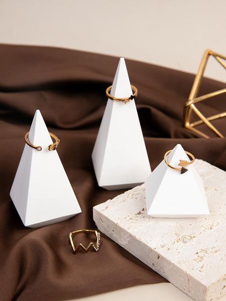 jewelry pouches, bags triangle white gypsum rings display holder stand rack, Pink;blue
jewelry pouches, bags triangle white gypsum rings display holder stand rack, Pink;blue