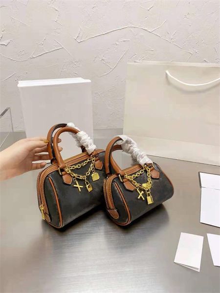 retro catwalk style chain bags ladies single product shoulder bag fashion all-match handbag messenger handbags unique flower
retro catwalk style chain bags ladies single product shoulder bag fashion all-match handbag messenger handbags unique flower