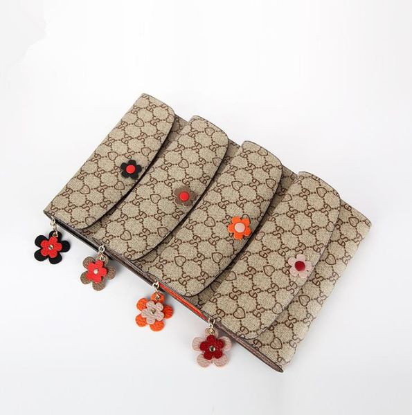 2021 designer wallet women's long leather large-capacity multifunctional clutch holders, Red;black
2021 designer wallet women's long leather large-capacity multifunctional clutch holders, Red;black