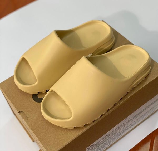 r rubber slippers portable parent-child pure color cartoon slippers size 32-46, Black
r rubber slippers portable parent-child pure color cartoon slippers size 32-46, Black