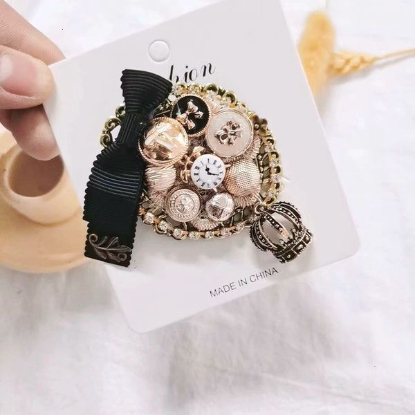 70%off small fragrance baroque court style micro chapter tassel brooch exquisite luxury high block crown sweater accessories, Gray
70%off small fragrance baroque court style micro chapter tassel brooch exquisite luxury high block crown sweater accessories, Gray