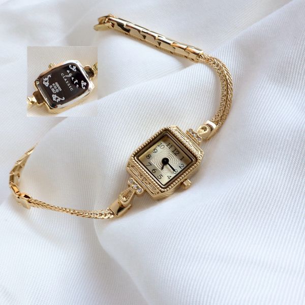 small and delicate light luxury fine watch retro hand chain type square gold plating bracelet wristwatch for women, Slivery;brown
small and delicate light luxury fine watch retro hand chain type square gold plating bracelet wristwatch for women, Slivery;brown