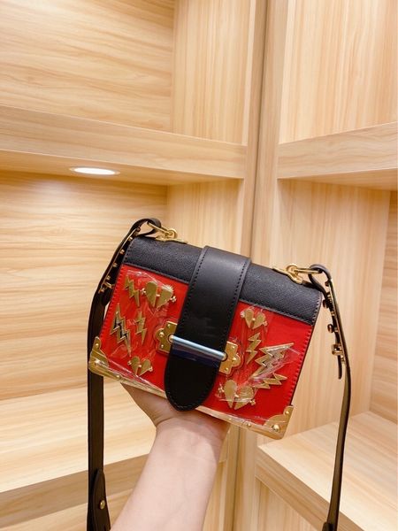 2021 contrast lock soft surface small wind horizontal square inner patch black solid bag
2021 contrast lock soft surface small wind horizontal square inner patch black solid bag