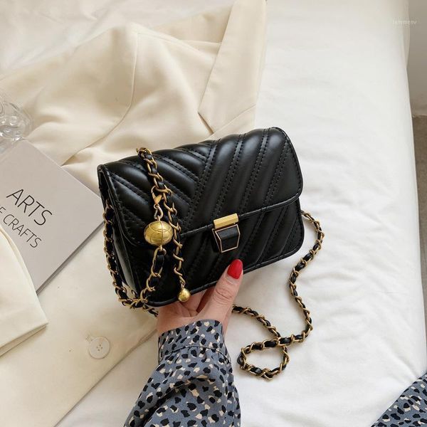 evening bags textured embroidery thread personalized women's bag 2021 trendy one-shoulder small square casual chain messenger1
evening bags textured embroidery thread personalized women's bag 2021 trendy one-shoulder small square casual chain messenger1