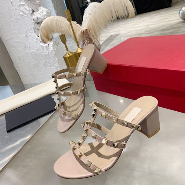 luxury designer women sandals rivets chunky heels wedding party casual shoes size 35-42 with box xx-0256, Black
luxury designer women sandals rivets chunky heels wedding party casual shoes size 35-42 with box xx-0256, Black