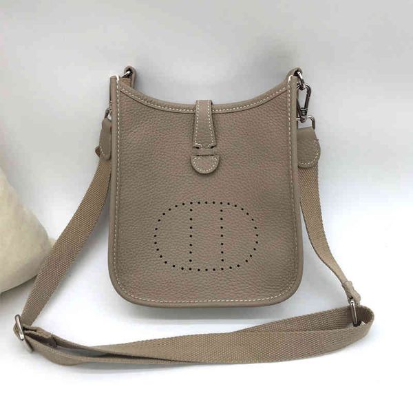 designer bags18cm evelyn small messenger bag h hollow mini one shoulder fashion all-match first layer cowhide simple uxury bag
designer bags18cm evelyn small messenger bag h hollow mini one shoulder fashion all-match first layer cowhide simple uxury bag