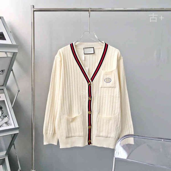 21s early autumn letter embroidery v-neck contrast knit cardigan women's casual simple long sleeve outer layer, White
21s early autumn letter embroidery v-neck contrast knit cardigan women's casual simple long sleeve outer layer, White