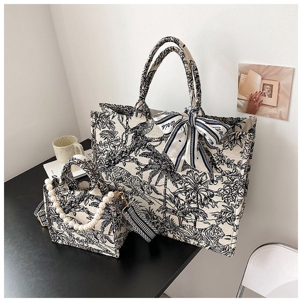 handbag large capacity bag female summer 2021 net red fashion one shoulder armpit foreign style portable tote
handbag large capacity bag female summer 2021 net red fashion one shoulder armpit foreign style portable tote