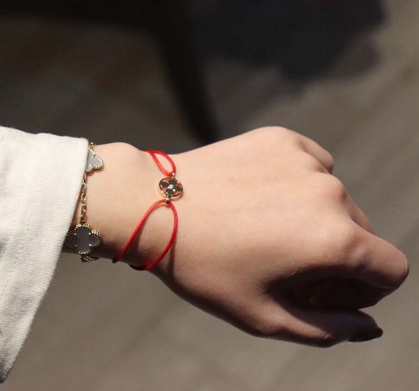 2021 luxury quality v gold material charm bracelet with red rope one diamond hollow design have box stamp ps3117a, Golden;silver
2021 luxury quality v gold material charm bracelet with red rope one diamond hollow design have box stamp ps3117a, Golden;silver