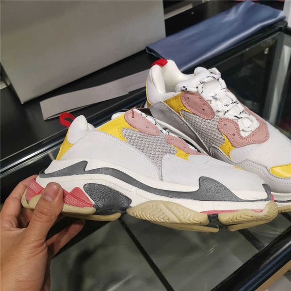 2022 luxury designer triple s paris men dress shoes dad shoes vintage platform sneakers black paris runners trainers sneakers with box
2022 luxury designer triple s paris men dress shoes dad shoes vintage platform sneakers black paris runners trainers sneakers with box