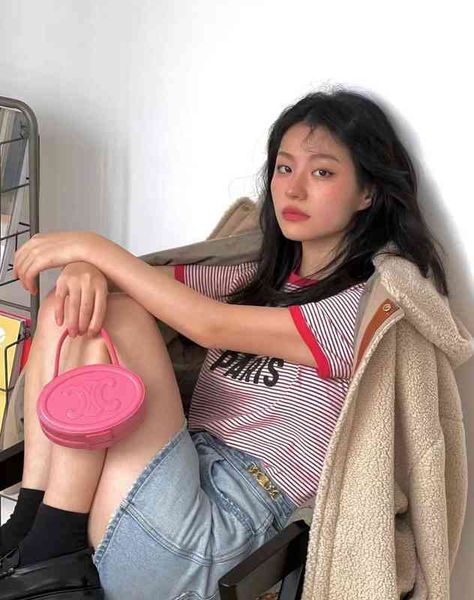 2022 factory wholesale new model high version ce22 spring and summer lisa same red stripe t-shirt flocking letter short sleeve batch, White
2022 factory wholesale new model high version ce22 spring and summer lisa same red stripe t-shirt flocking letter short sleeve batch, White