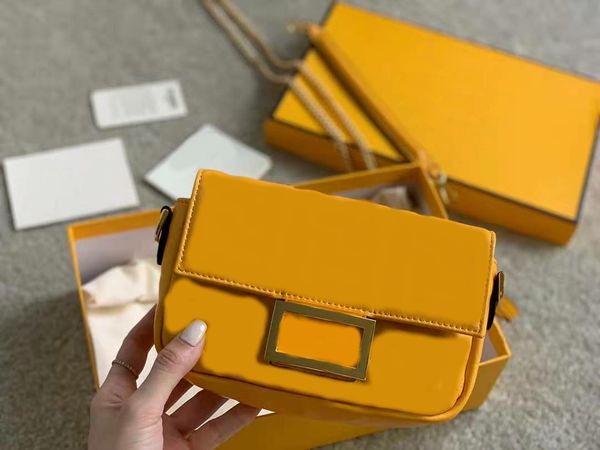 r chains cross body bags sheepskin embossed baguette hardware handbags 3d printing double pattern gold detachable handle shoulder bag 18cm
r chains cross body bags sheepskin embossed baguette hardware handbags 3d printing double pattern gold detachable handle shoulder bag 18cm