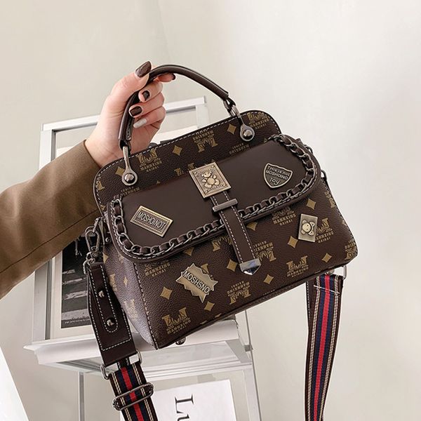 handbag bag women's 2021 messenger versatile atmosphere winter fashion trend badge net red foreign style, Black;red
handbag bag women's 2021 messenger versatile atmosphere winter fashion trend badge net red foreign style, Black;red
