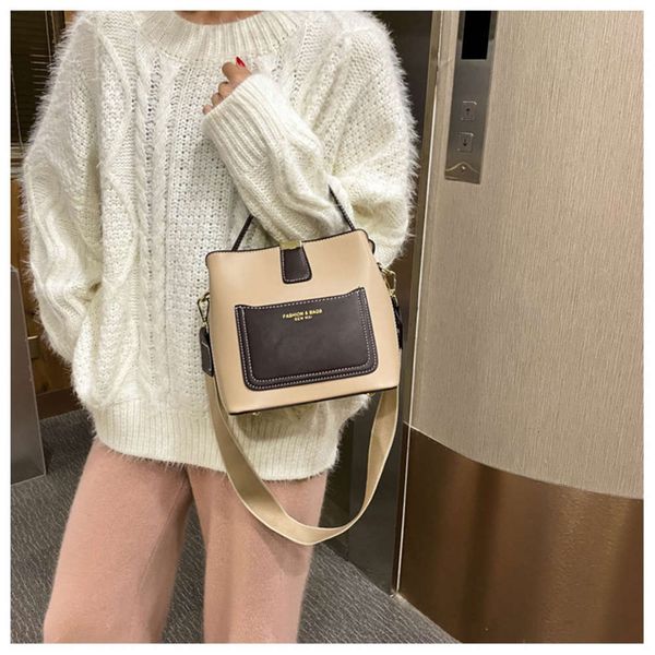 designer luxurypu leather crossbody bags for women 2021 fashionable wide shoulder strap design contrast messenger bags women sac
designer luxurypu leather crossbody bags for women 2021 fashionable wide shoulder strap design contrast messenger bags women sac