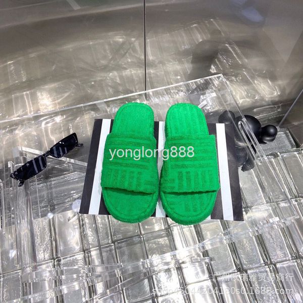 dress shoes i-shaped woolen slippers wear the green mona shoes in autumn and winter . the same are thick bottomed fashionable fairy, Black
dress shoes i-shaped woolen slippers wear the green mona shoes in autumn and winter . the same are thick bottomed fashionable fairy, Black