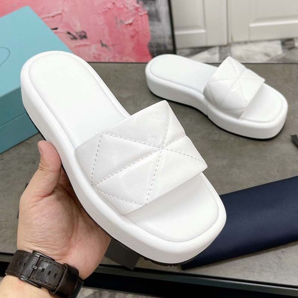 2021 thick-soled slippers summer color black/white women luxurys designers chaussures comfortable flip flop slide non-slip sandals flats loa
2021 thick-soled slippers summer color black/white women luxurys designers chaussures comfortable flip flop slide non-slip sandals flats loa