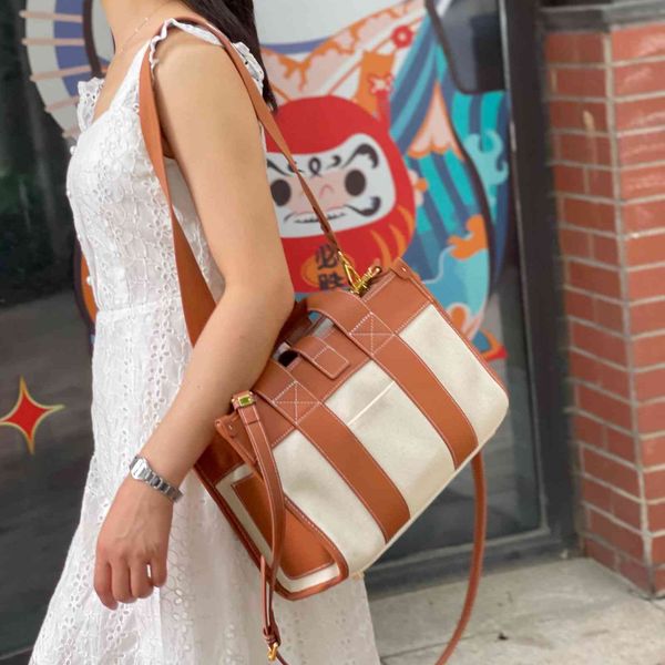 leather with canvas 2021 niche fashion tote large capacity light travel portable cross bag fashion luxury ladymio5
leather with canvas 2021 niche fashion tote large capacity light travel portable cross bag fashion luxury ladymio5