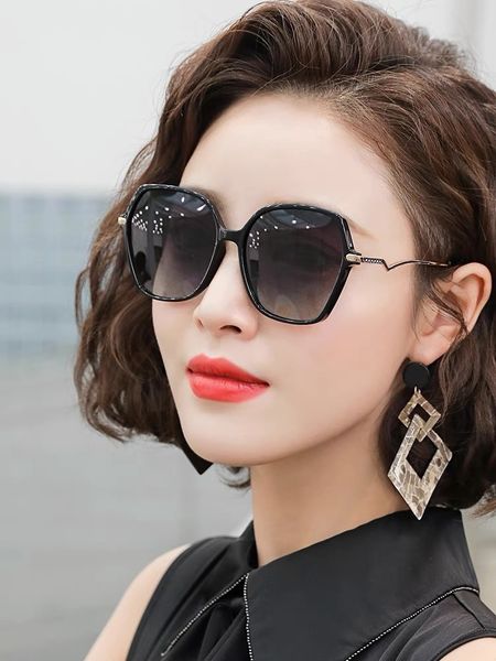 2021 designers luxury sunglasses stylish fashion polarized for mens womens uv400, White;black
2021 designers luxury sunglasses stylish fashion polarized for mens womens uv400, White;black