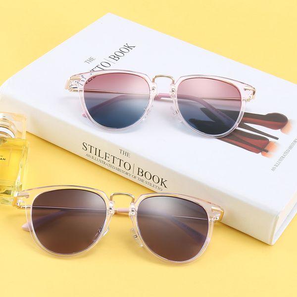 fashion dazzling color polarized sunglasses men and women brand designer trend with uv400 lens sun glasses box cases, White;black
fashion dazzling color polarized sunglasses men and women brand designer trend with uv400 lens sun glasses box cases, White;black