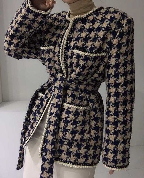 winter 2021 new autumn women's buttons pockets jackets vintage three quarter lady with belt plaid, Black
winter 2021 new autumn women's buttons pockets jackets vintage three quarter lady with belt plaid, Black