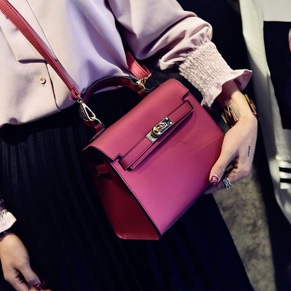 handbag foreign style 2021 sub smooth material version fashionable handle styling women's one shoulder small bag
handbag foreign style 2021 sub smooth material version fashionable handle styling women's one shoulder small bag