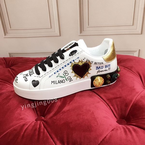 new fashion brand casual shoes mens women low sole canvas shoes leather black white original sole sneakers
new fashion brand casual shoes mens women low sole canvas shoes leather black white original sole sneakers