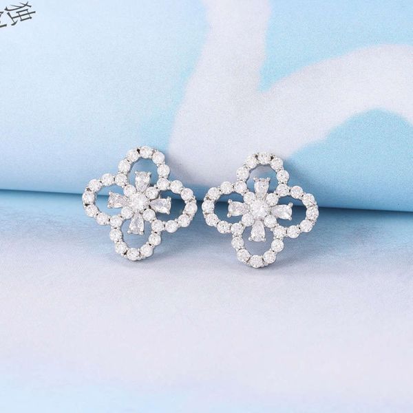 korean version simple metal full diamond clover s925 silver needle earrings temperament jewelry, Black
korean version simple metal full diamond clover s925 silver needle earrings temperament jewelry, Black