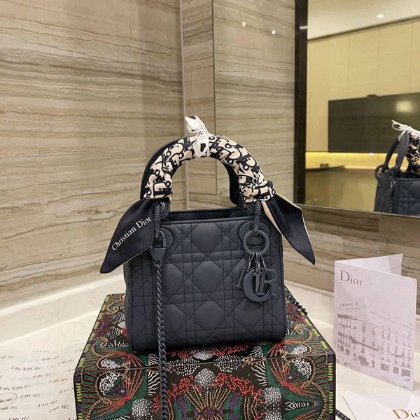 bags luxurys hand 2021 new women friction leather princess diamond chain portable messenger small square frosted 64zs
bags luxurys hand 2021 new women friction leather princess diamond chain portable messenger small square frosted 64zs