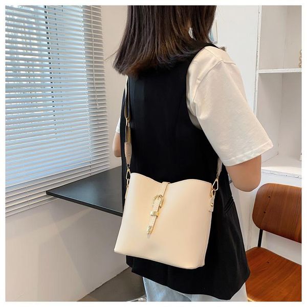evening bags women's shoulder/crossbody bag wholesale solid color large capacity bucket contrast colors belt 2021 fashion female
evening bags women's shoulder/crossbody bag wholesale solid color large capacity bucket contrast colors belt 2021 fashion female