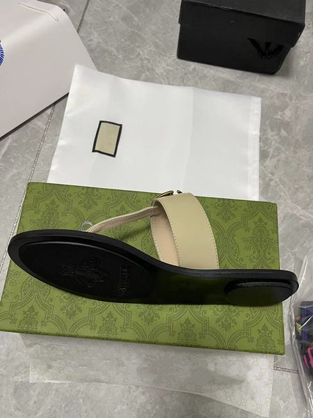 2022 designer woman slippers men slipper gear bottoms flip flops women luxury sandals fashion causal flip flop size 35-42 with box, Black
2022 designer woman slippers men slipper gear bottoms flip flops women luxury sandals fashion causal flip flop size 35-42 with box, Black
