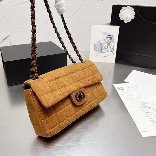 2021 winter autumn new designer brand women shoulder bag with chain lady handbag solid suede size:25*13cm
2021 winter autumn new designer brand women shoulder bag with chain lady handbag solid suede size:25*13cm