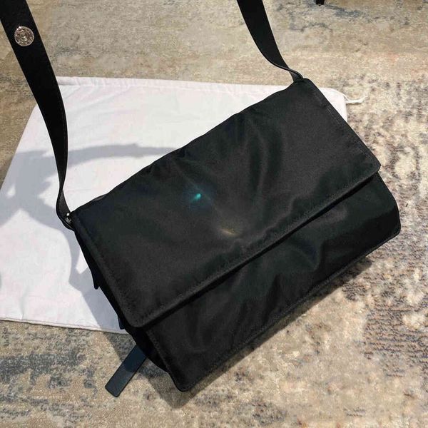who said that girls can't carry p-type postman on the street luxuryss designerss bag yw
who said that girls can't carry p-type postman on the street luxuryss designerss bag yw