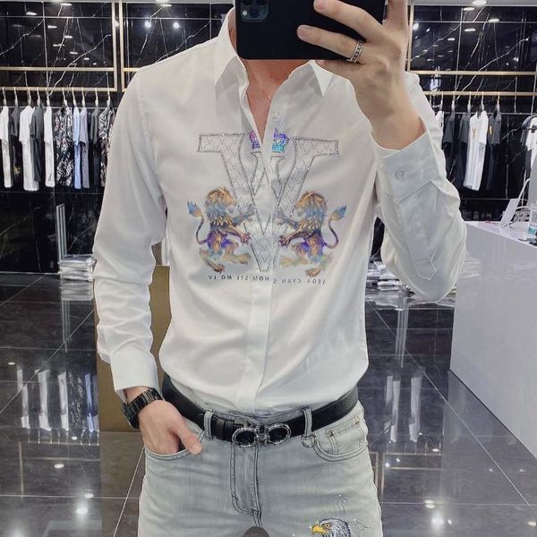 men's casual shirts luxury lion v rhinestone shirt men original 2021 slim fit long sleeve shirs for fashion designer party club big siz, White;black
men's casual shirts luxury lion v rhinestone shirt men original 2021 slim fit long sleeve shirs for fashion designer party club big siz, White;black