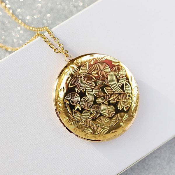 pendant necklaces 2021 can put po locket necklace openable round shape box choker frame jewelry for women, Silver
pendant necklaces 2021 can put po locket necklace openable round shape box choker frame jewelry for women, Silver