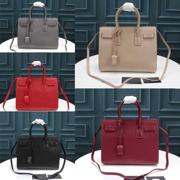 designer ladies handbag leather luxury shoulder bag cover classic large-capacity outdoor travel mother and baby
designer ladies handbag leather luxury shoulder bag cover classic large-capacity outdoor travel mother and baby