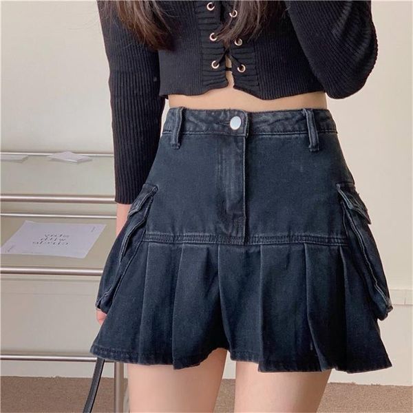 harajuku goth high waist jean mini skirts y2k aesthetics black denim pleated with big pockets punk style girl streetwear
harajuku goth high waist jean mini skirts y2k aesthetics black denim pleated with big pockets punk style girl streetwear