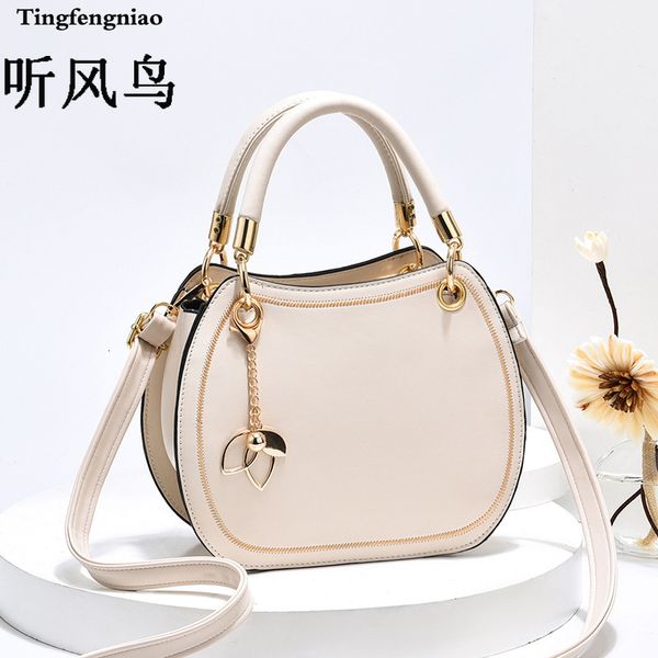 women 2021 spring and summer women's niche design saddle fashion portable messenger bag
women 2021 spring and summer women's niche design saddle fashion portable messenger bag