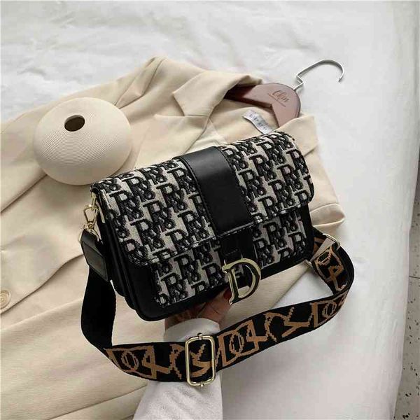 single shoulder bag women's and winter new fashion wide belt letter diagonal cross small purse sale
single shoulder bag women's and winter new fashion wide belt letter diagonal cross small purse sale