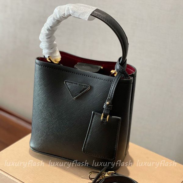 black bucket bag womens luxurys leather designer shouler crossbody bags retro design sense universal fashion handle coin purse
black bucket bag womens luxurys leather designer shouler crossbody bags retro design sense universal fashion handle coin purse