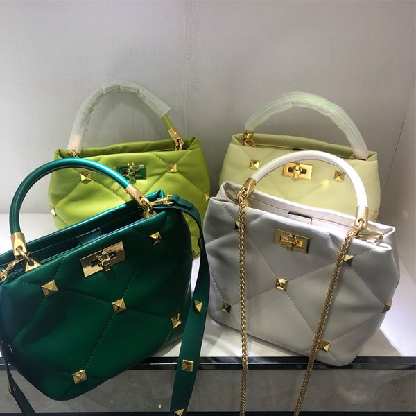 2021 lingge big rivet small sheepskin bucket bag single shoulder chain messenger full leather inside and outside luxuryss designerss yw
2021 lingge big rivet small sheepskin bucket bag single shoulder chain messenger full leather inside and outside luxuryss designerss yw