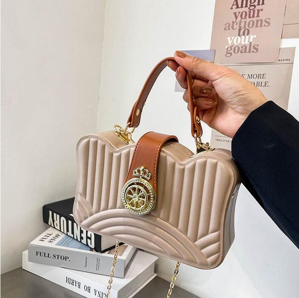 wholesale high-quality elegant leather evening bag european and american popular embossed striped shoulder bags personalized trend buckle di
wholesale high-quality elegant leather evening bag european and american popular embossed striped shoulder bags personalized trend buckle di